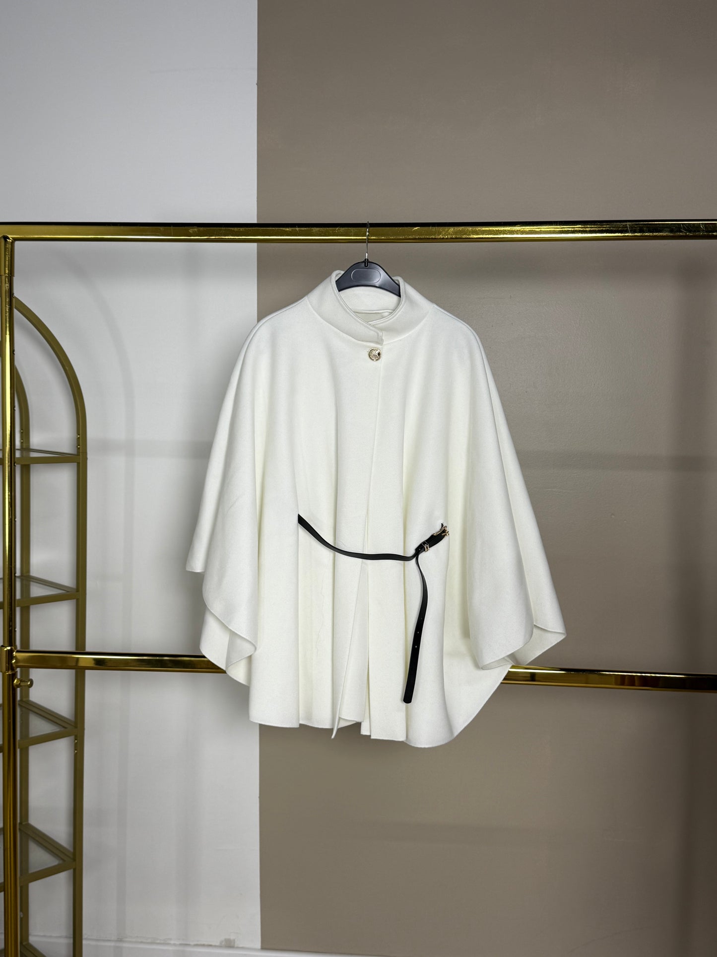CAPES AVEC CEINTURE DÉTAIL DORÉE