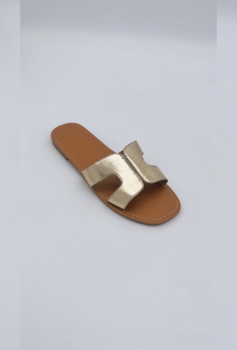 Sandales plates minimalistes