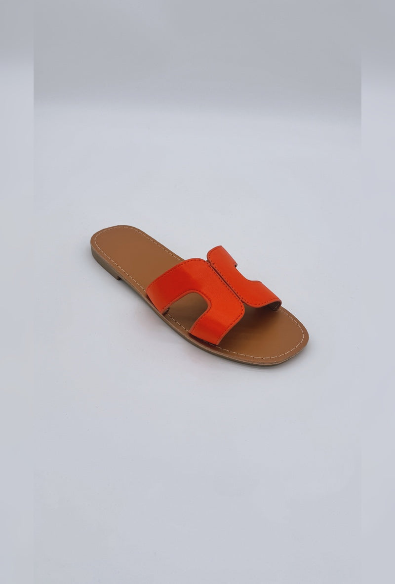 Sandales plates minimalistes