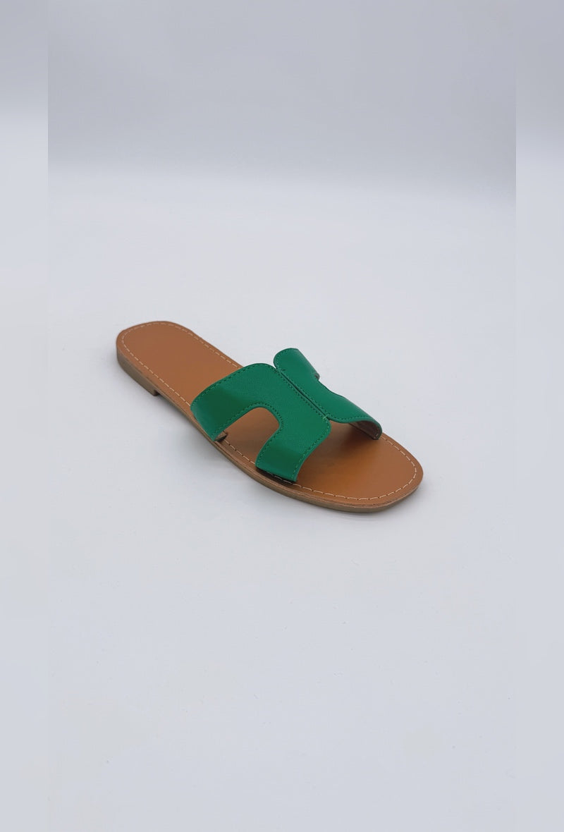 Sandales plates minimalistes