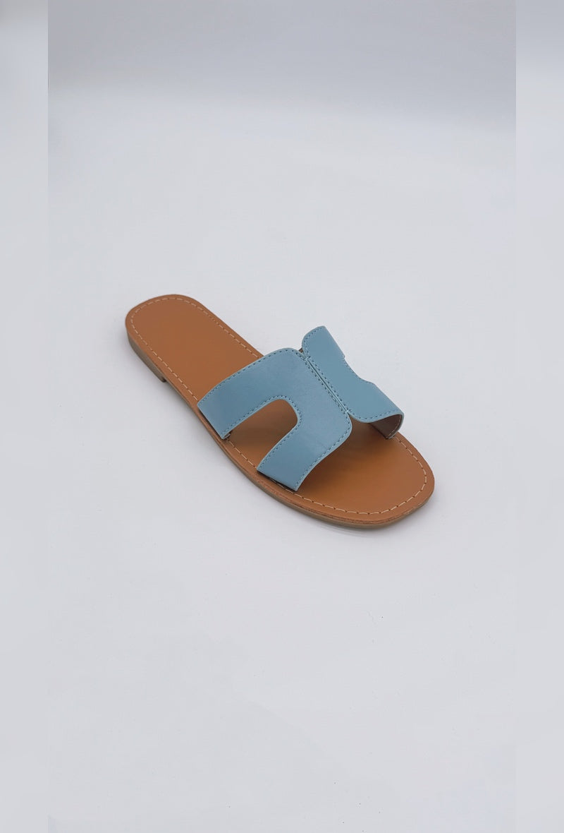 Sandales plates minimalistes