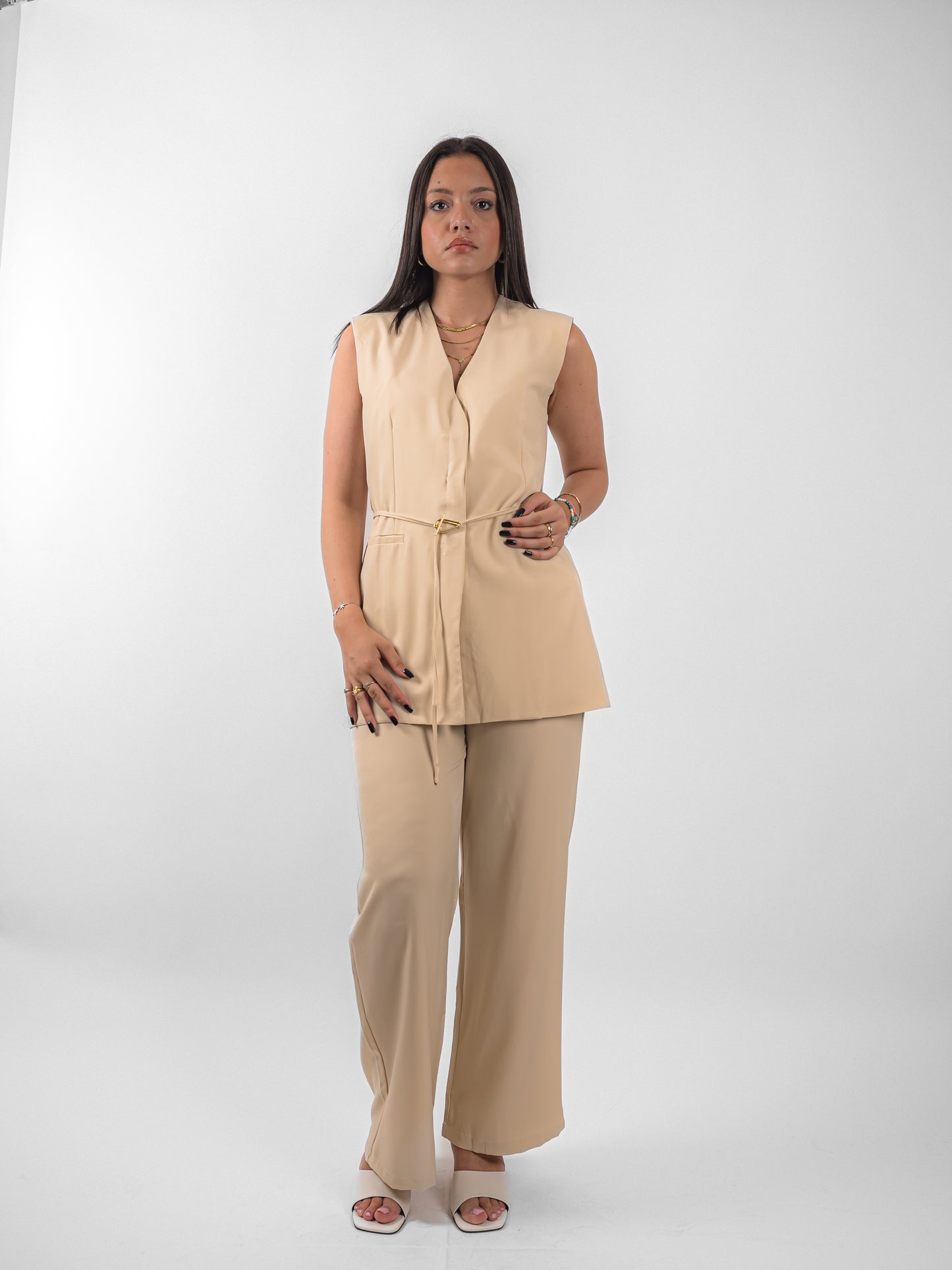 Ensemble blazer sans manches à cordon dorée