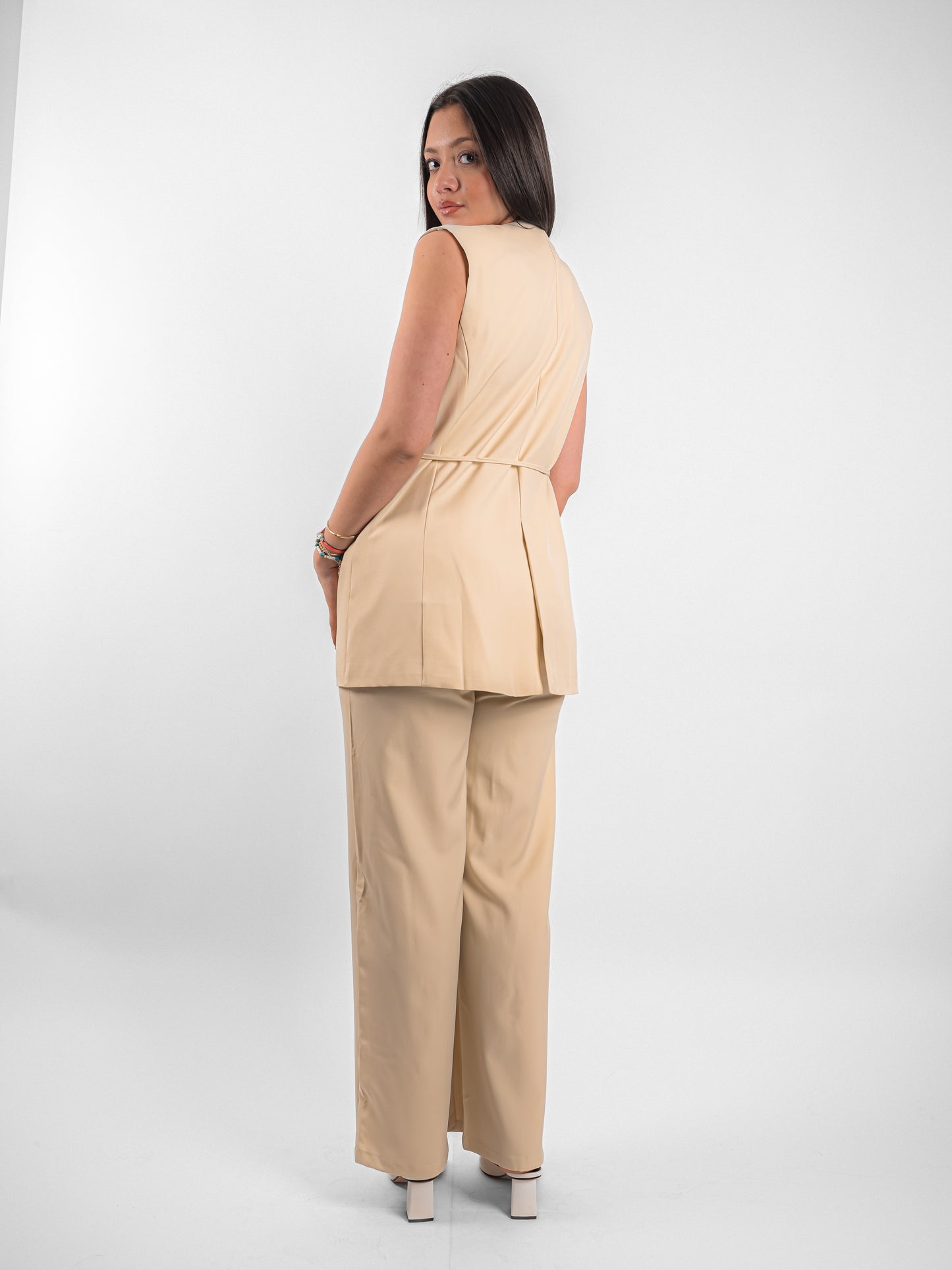 Ensemble blazer sans manches à cordon dorée